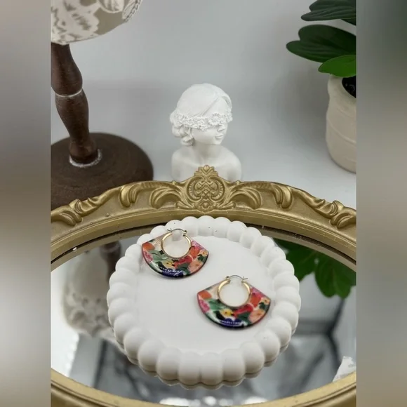 Floral Statement Hoop Earrings – Bold & Colorful Fan Shape 🌸✨ - Picture 4 of 6